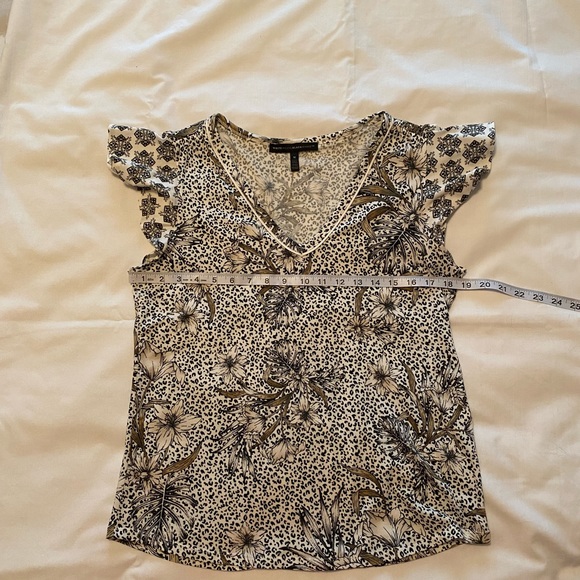 White House Black Market Top Medium - Picture 3 of 4